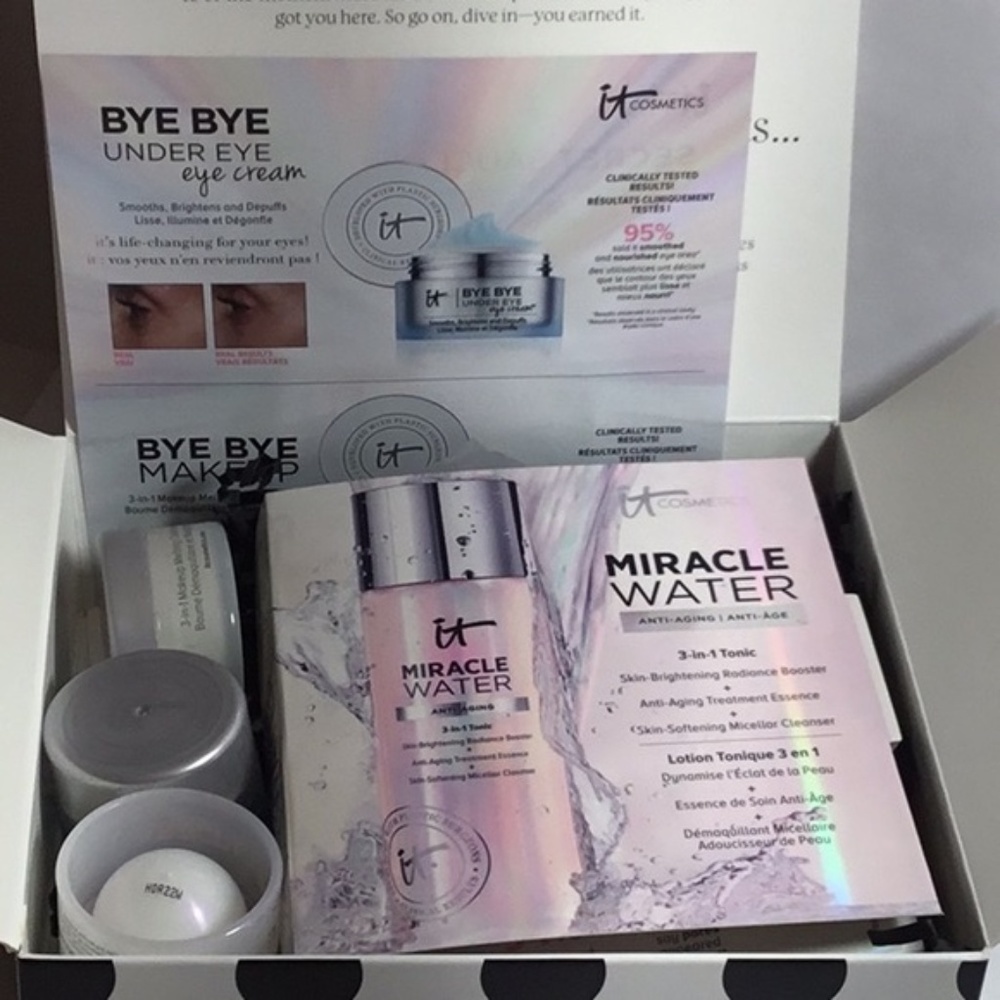 Sephora Beauty Insider IT‎ COSMETICS Essentials.